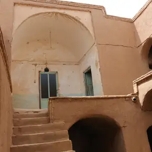 2017-04-18 - Kharanagh (mud village)